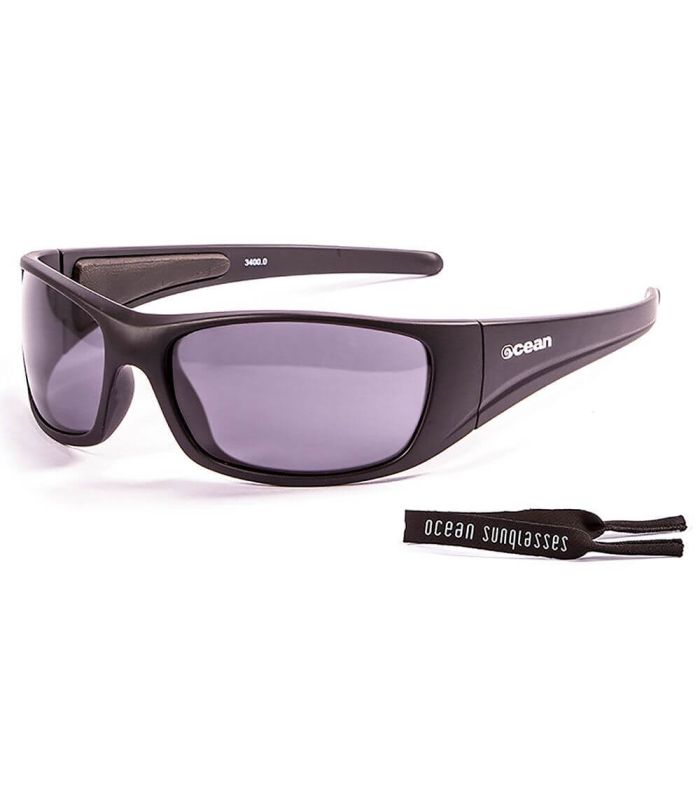Gafas de sol Ocean Bermuda Mate Black Smoke con patillas flotantes de policarbonato ideales para el agua.