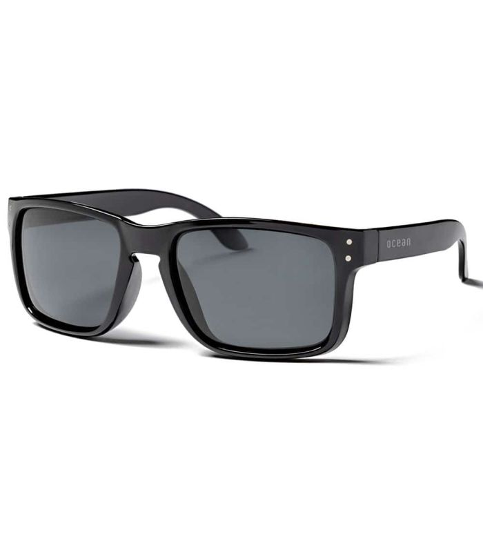 Gafas de sol Ocean Blue Moon Shiny Black Smoke con montura negra brillo y lentes polarizadas de protección UV.