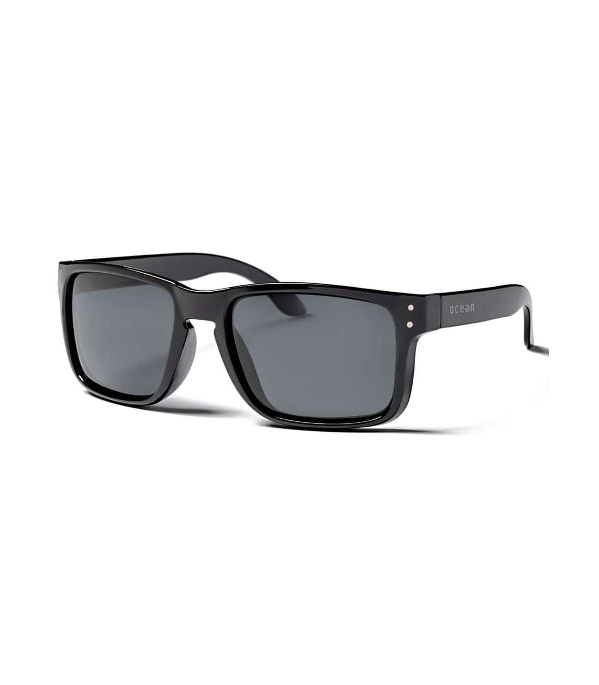 Gafas de sol Ocean Blue Moon Shiny Black Smoke con montura negra brillo y lentes polarizadas de protección UV.