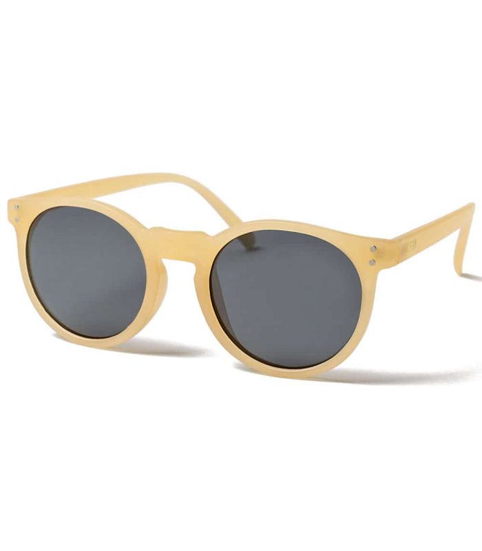 Gafas de sol Ocean Lizard Orange Smoke con montura naranja mate y lentes ahumadas polarizadas con protección UV100%.