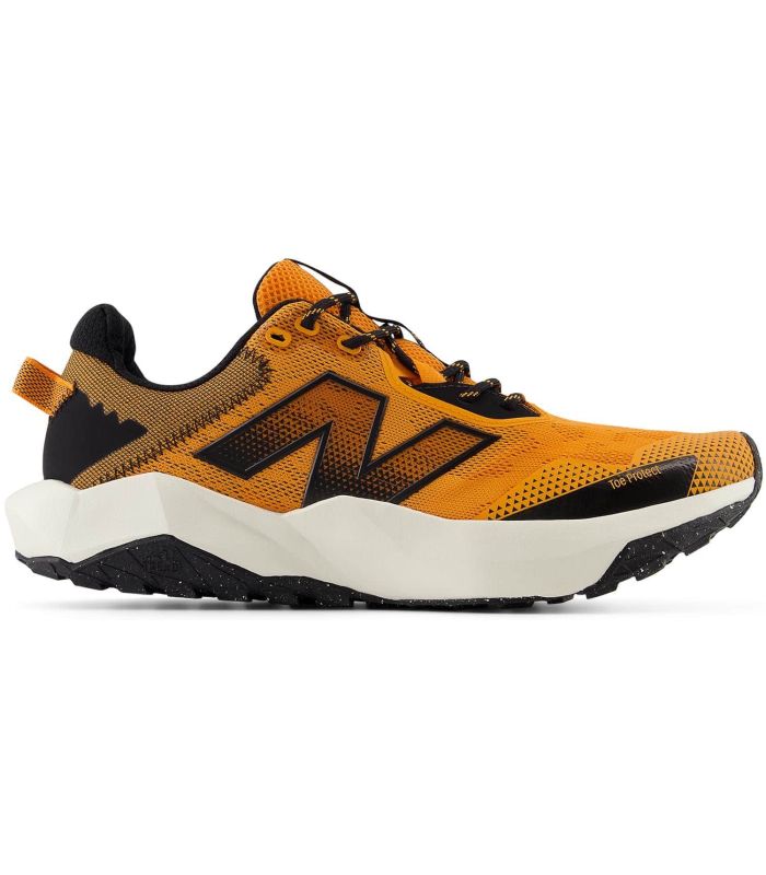 Zapatillas New Balance Dynasoft Nitrel V6 de trail running con entresuela DynaSoft y suela todoterreno AT Tread.
