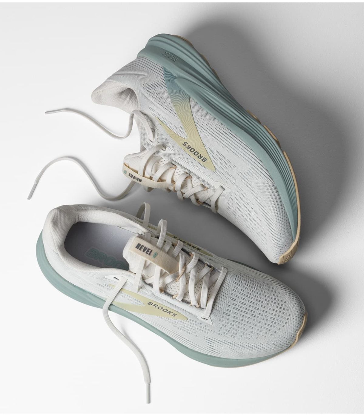 Brooks Revel 8 | BioMoGo DNA y Versatilidad 258g Beig