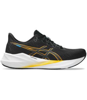 Asics Versablast 4 004: zapatillas de running negras con amortiguación reactiva y diseño minimalista para entrenar.