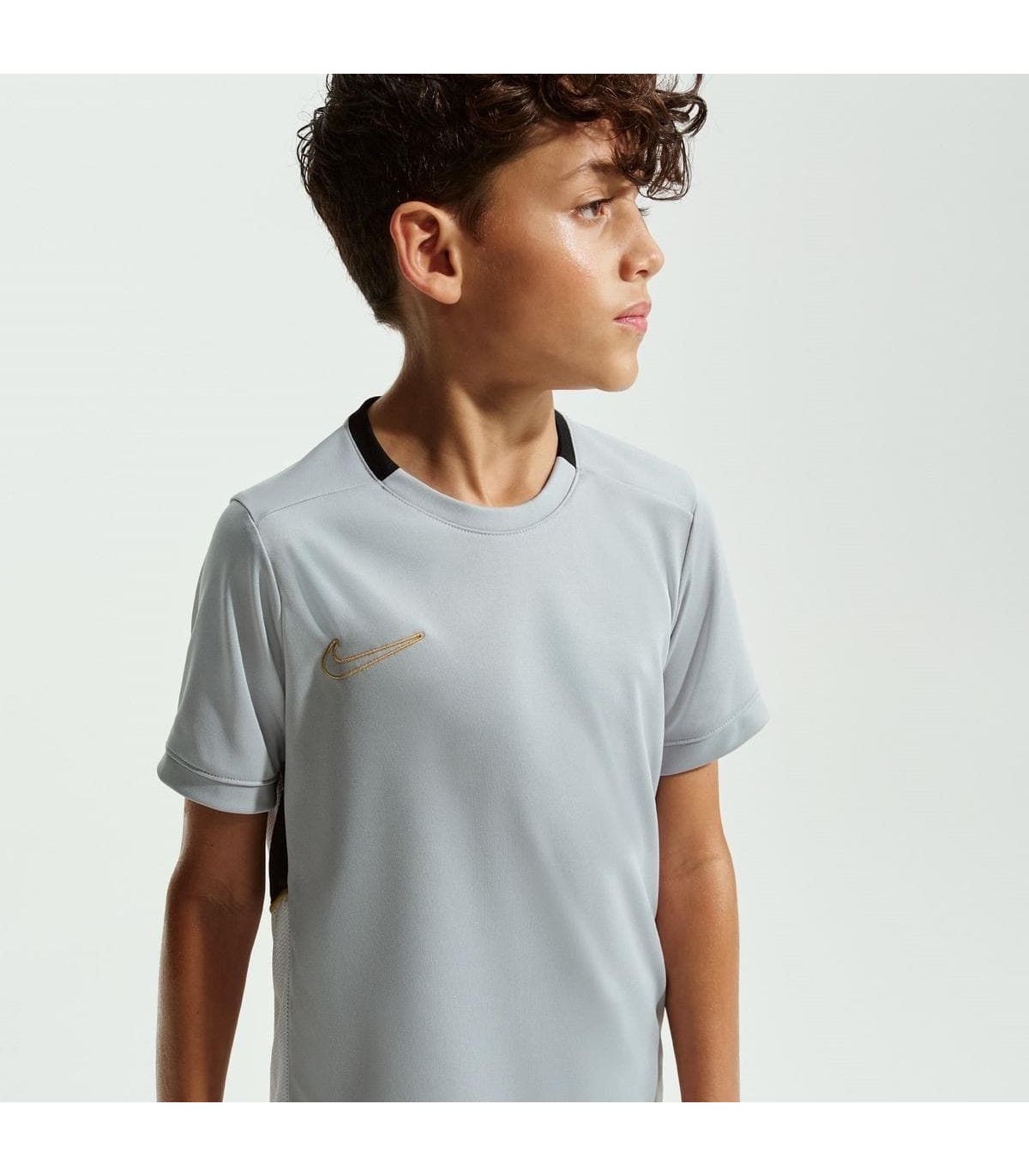 Nike Camiseta Academy Junior Gris | Dri-FIT y paneles técnicos