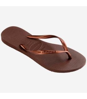Chanclas Havaianas Slim marrón para mujer con tiras finas y suela de goma resistente.