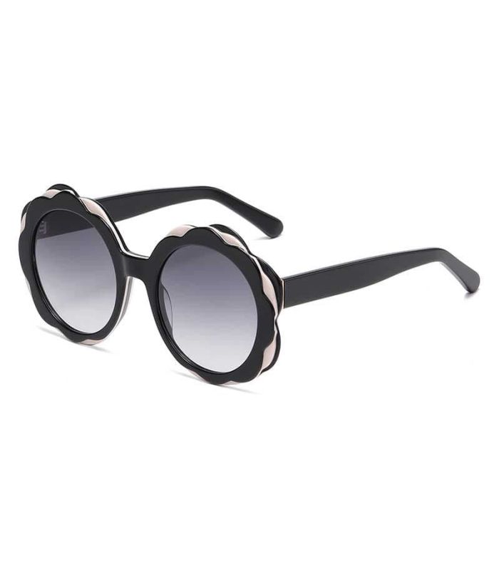Gafas de sol polarizadas Ocean Deauville negras para mujer con lentes oscuras y diseño deportivo casual.