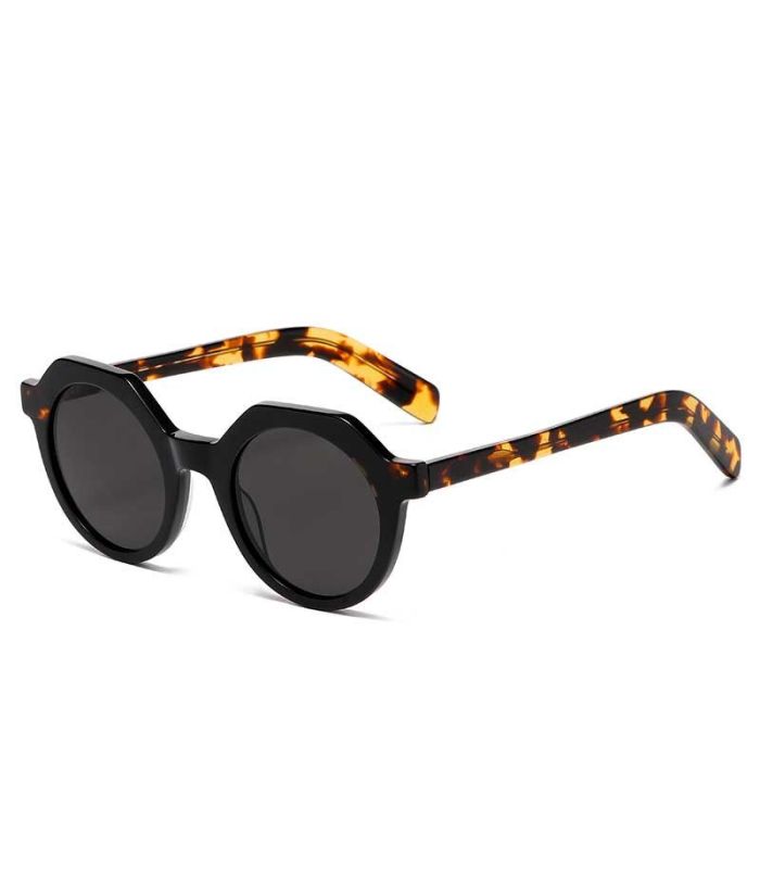 Gafas de sol polarizadas Ocean New Era 2 negras con lentes ahumadas para deporte y uso diario.