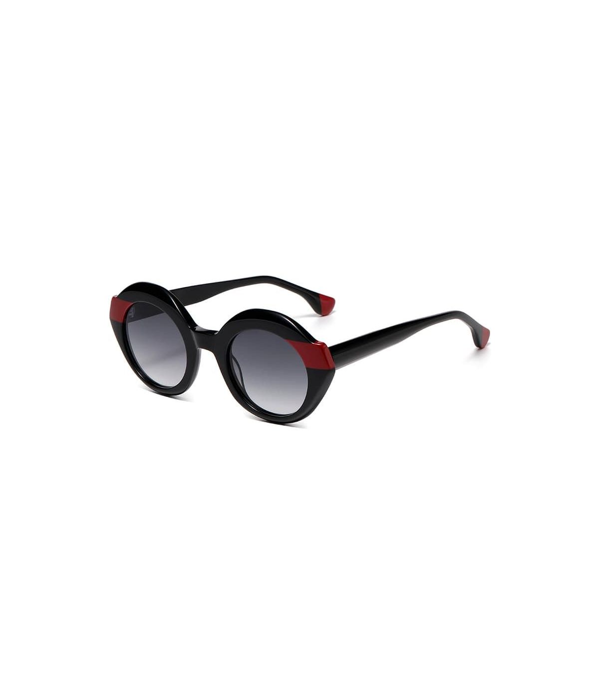 Gafas de sol polarizadas Ocean New Era 8 con montura negra y lentes grises.