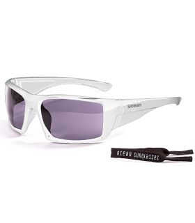 Gafas de sol de running Ocean Aruba Shiny White con montura blanca y lentes polarizadas smoke.