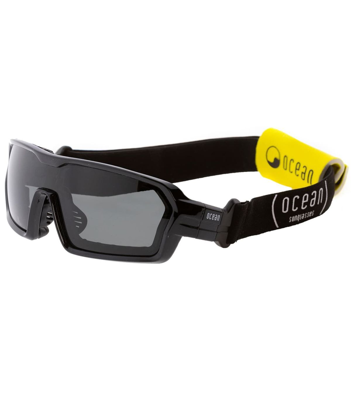 Gafas de sol de running Ocean Chamaleon Shinny Black con montura negra brillante y lentes polarizadas humo.